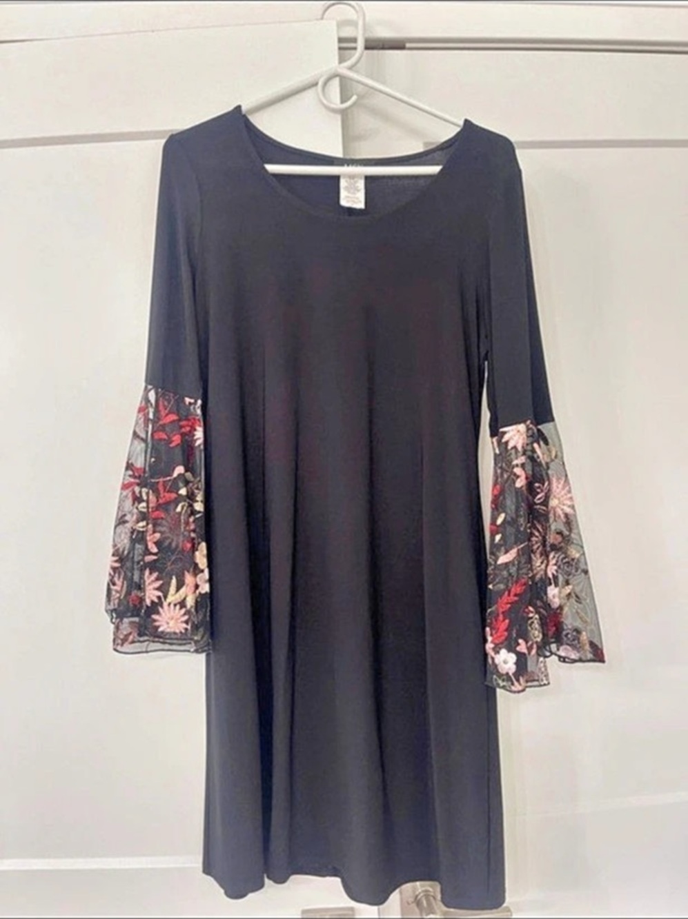 MSK Floral Embroidered Bell Sleeve Shift Dress Black & Multicolor Medium